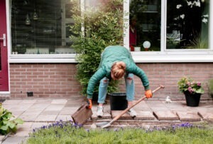 Tegels eruit, plant erin